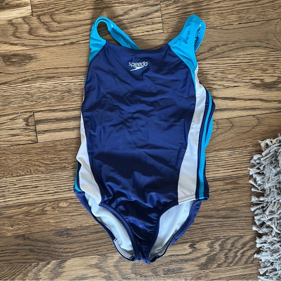Like new Speedo Girl's Swimsuit One Piece Infinity Splice Thick Strap - Picture 1 of 7